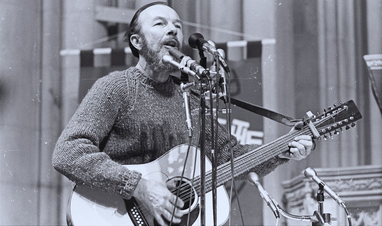 Gettyimages - 74000430, Photo of Pete Seeger UNSPECIFIED - MARCH 14: Photo of Pete Seeger