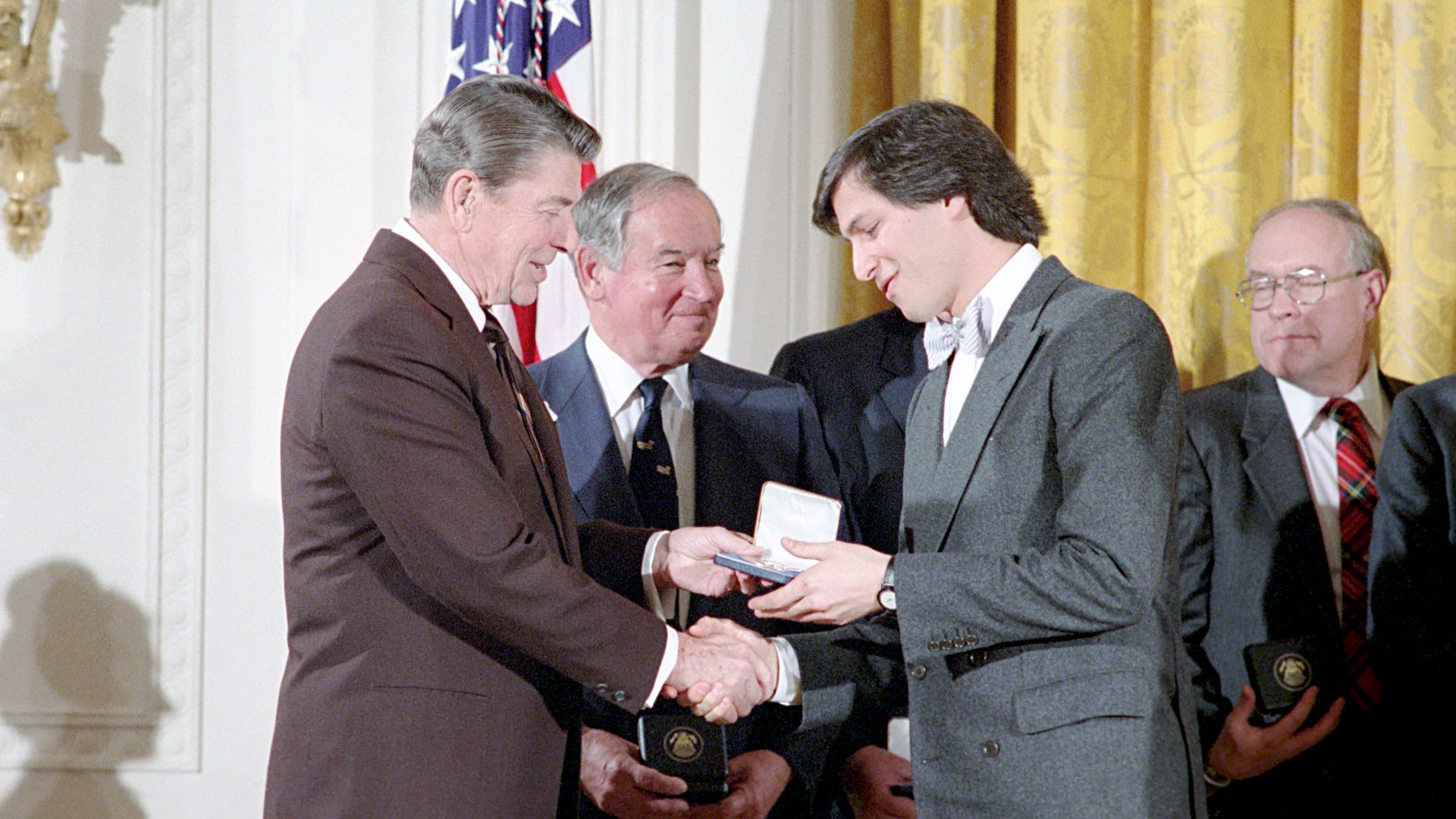 File:President Ronald Reagan presents the 1985 National Technology Awards to Steven Jobs.jpg