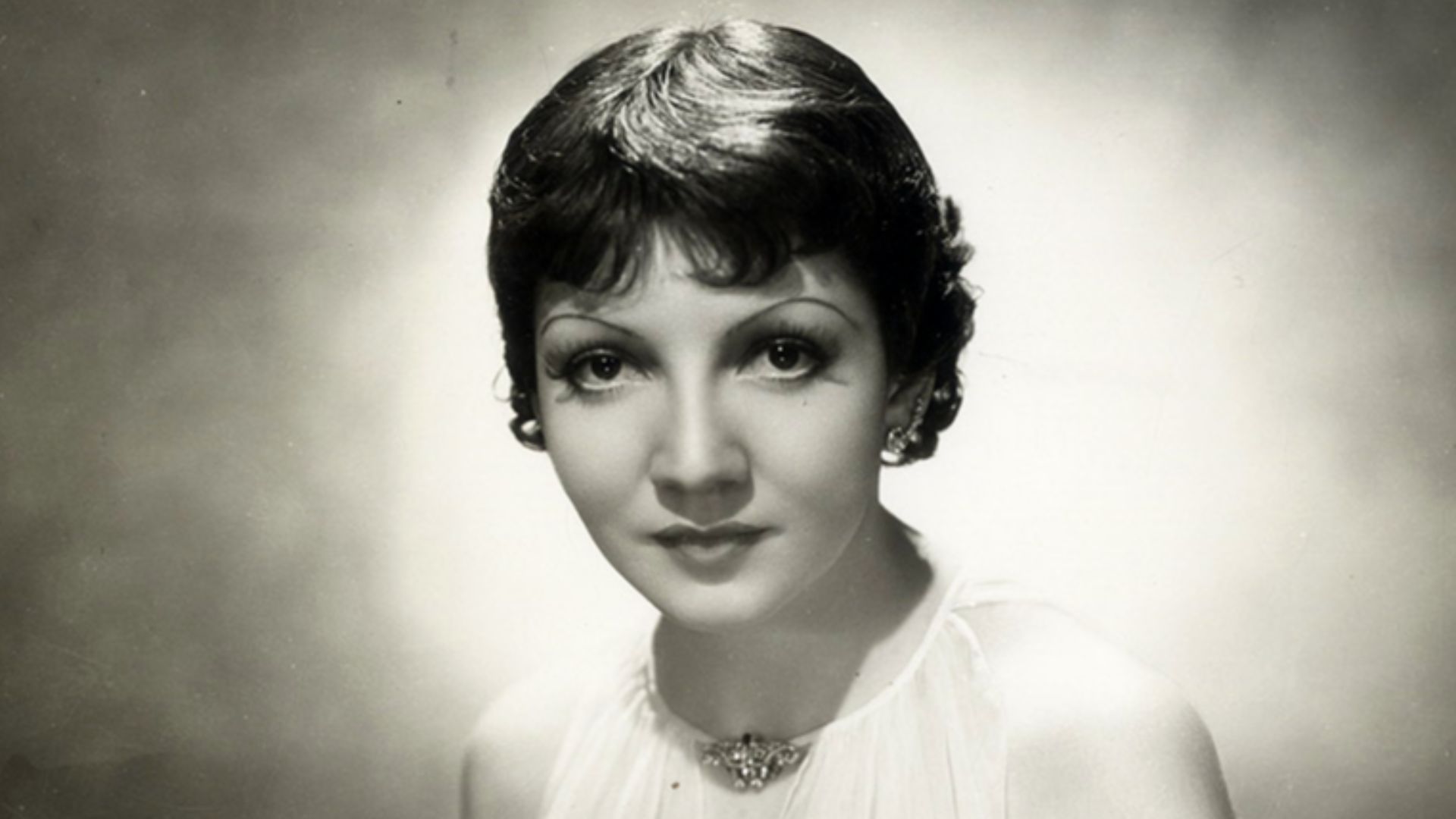 File:Claudette Colbert in Imitation of Life publicity shoot.jpg