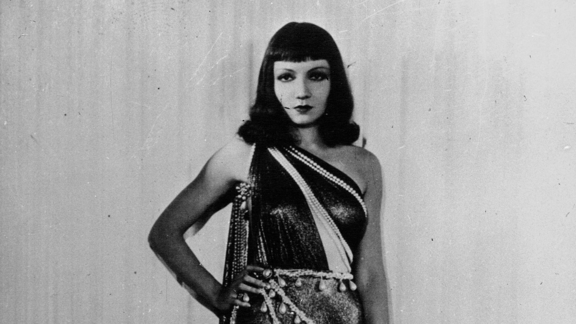 File:Claudette Colbert, en impératrice romaine, pour un film - btv1b9036527c.jpg
