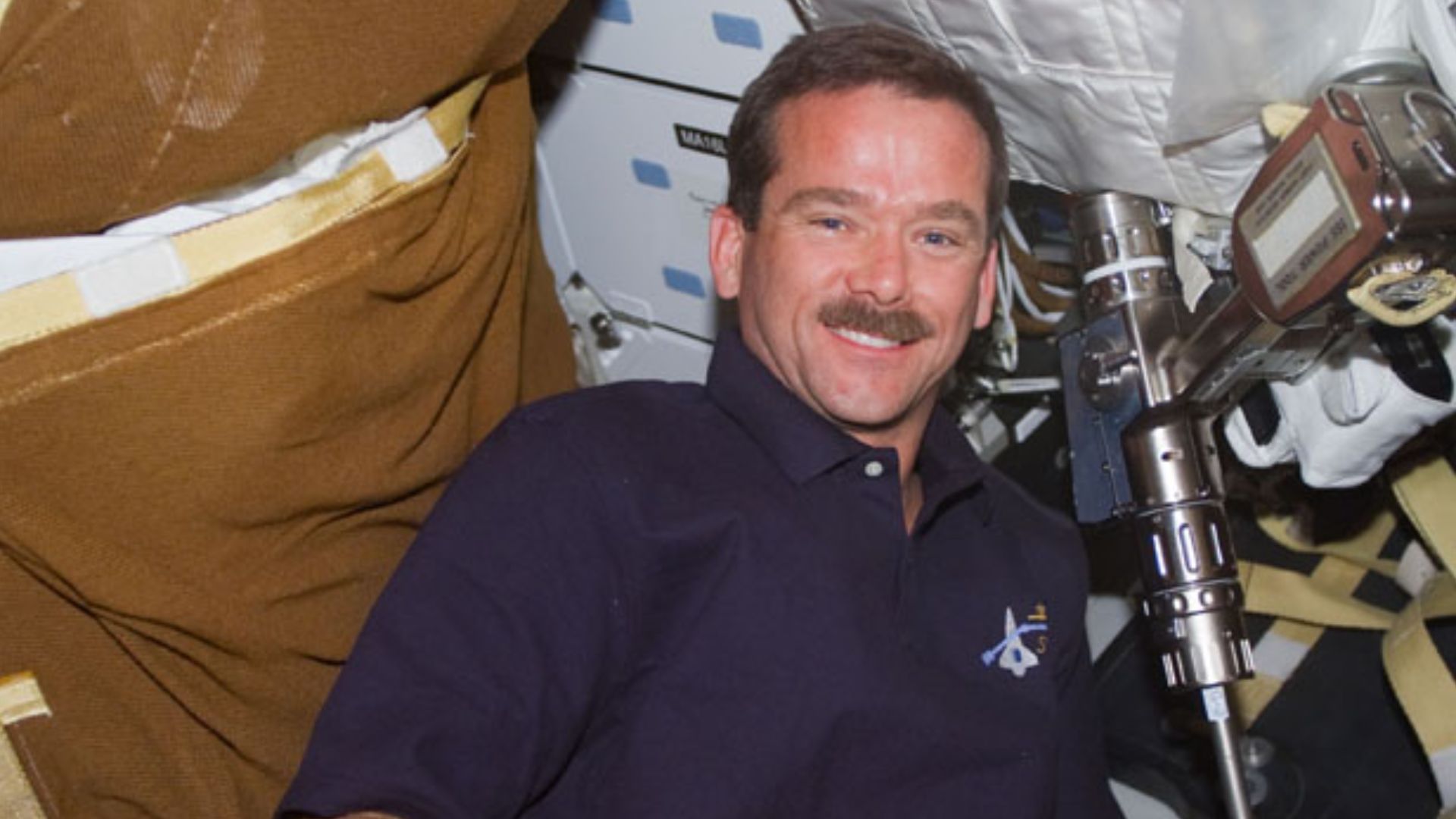 File:S100E5192 - STS-100 - MS Hadfield checks out a Pistol Grip Tool on the middeck of Endeavour - DPLA - 41ef65b8a3f721ba2bd0a92c144d6b0d.jpg