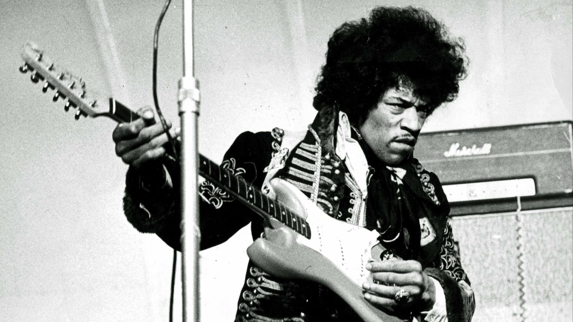 File:Jimi Hendrix 1967 uncropped.jpg
