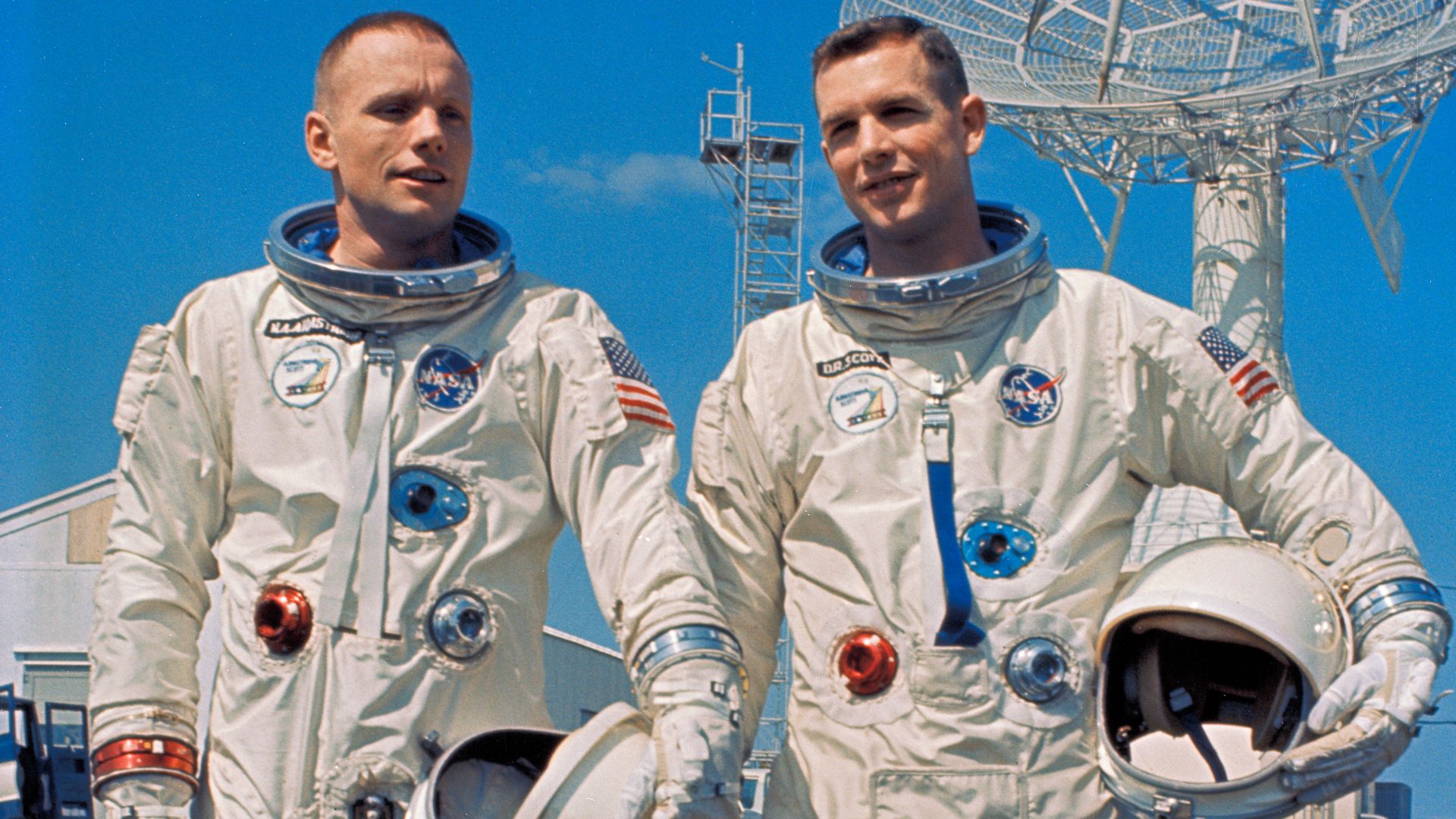 File:KSC-66C-1846 Gemini-8 Astronauts Neil A Armstrong, Command Pilot, and David R Scott, Pilot, during a Photo Session for the Press outside Mission Control Center, Cape Kennedy, FLA (104-KSC-66C-1846).jpg