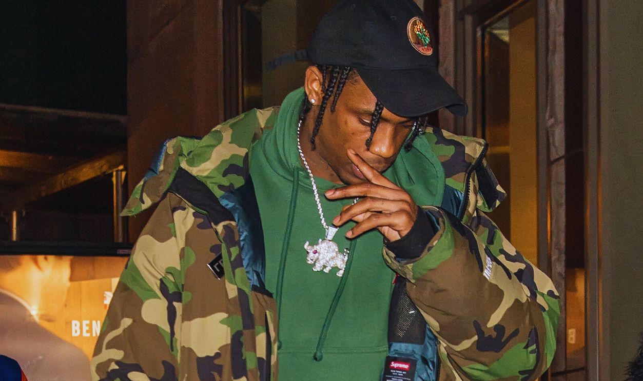 Gettyimages - 509951616, Seen Around Fall 2016 New York Fashion Week - Day 2 NEW YORK, NY - FEBRUARY 12: Recording artist, music producer, and musician Travis Scott is seen outside FENTY PUMA by Rihanna AW16 Collection fashion show during Fall 2016 New York Fashion Week on February 12, 2016 in New York City.