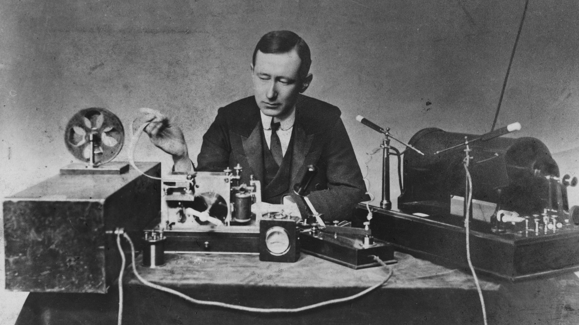File:Guglielmo Marconi 1901 wireless signal.jpg