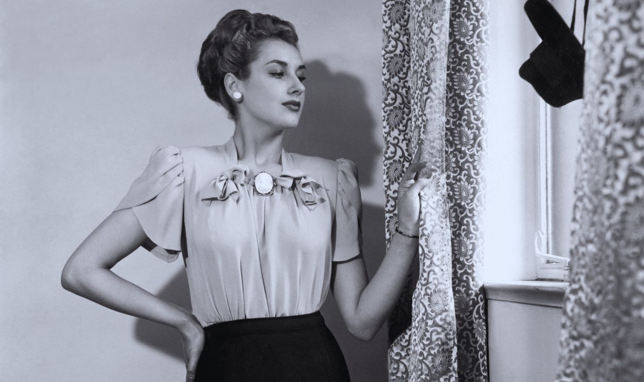 Gettyimages - 848970484, Fashion - Pringle of Scotland Photoshoot Film star Kay Kendall models a blouse by Pringle of Scotland.