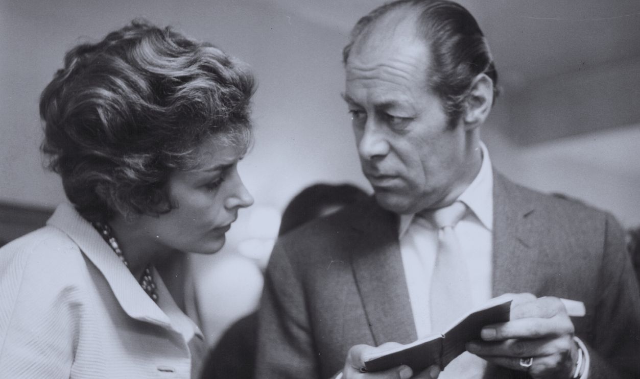 Gettyimages - 500758975, Rex Harrison And Kay Kendall Actor Rex Harrison and his wife Kay Kendall having a discussion at a party in London, June 25th 1958.