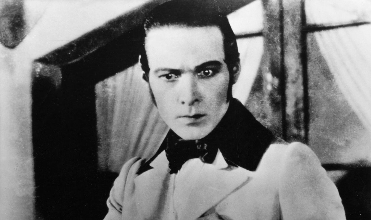 Gettyimages - 541489009, Rudolph Valentino, Schauspieler (Eingeschränkte Rechte für bestimmte redaktionelle Kunden in Deutschland. Limited rights for specific editorial clients in Germany.) *06.05.1895-23.08.1926+Stummfilm - Schauspieler, Italien/USAin einer Rolleundatiert (vermutlich 1920-er Jahre)