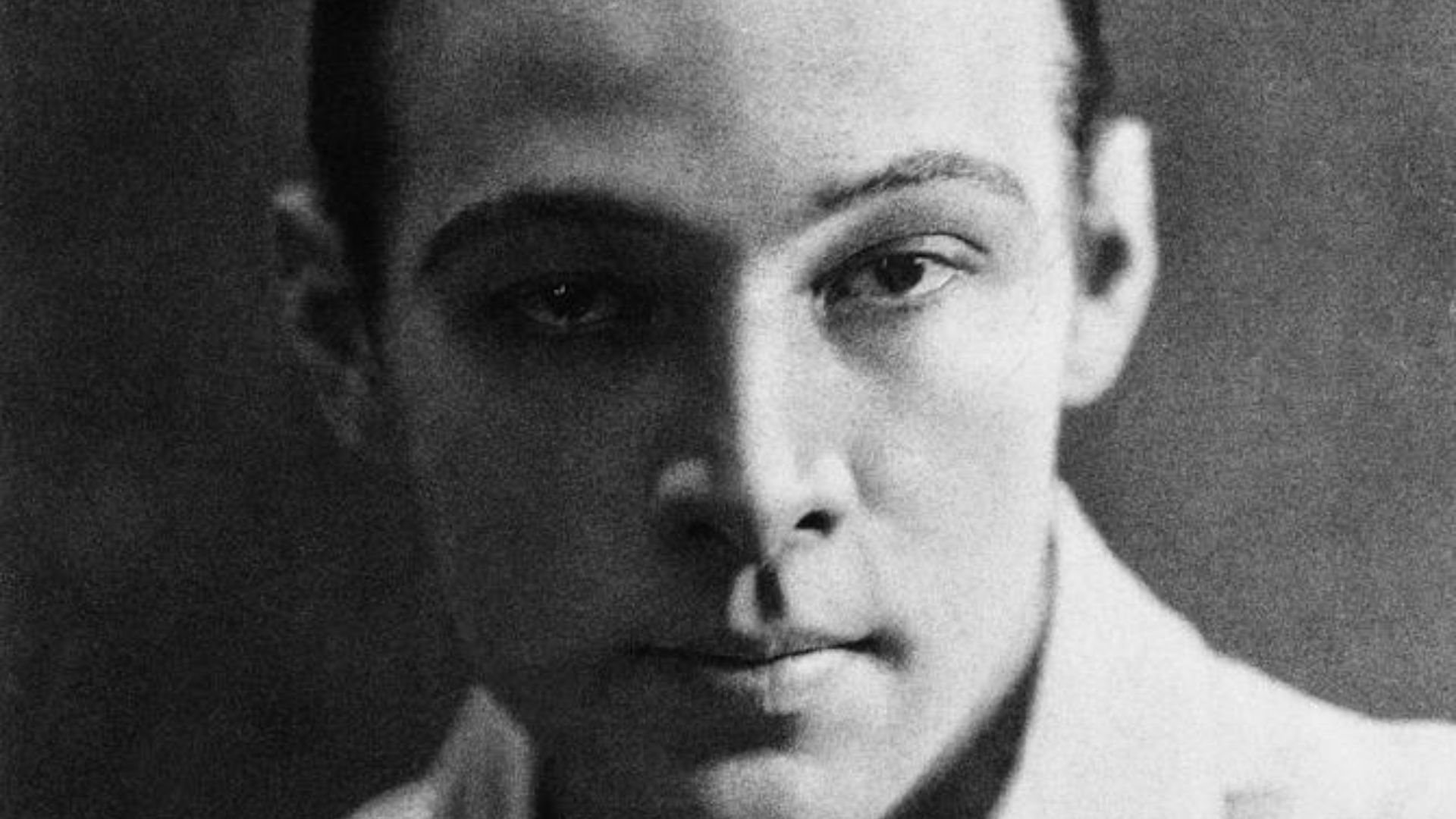File:Rudolph Valentino (2).jpg