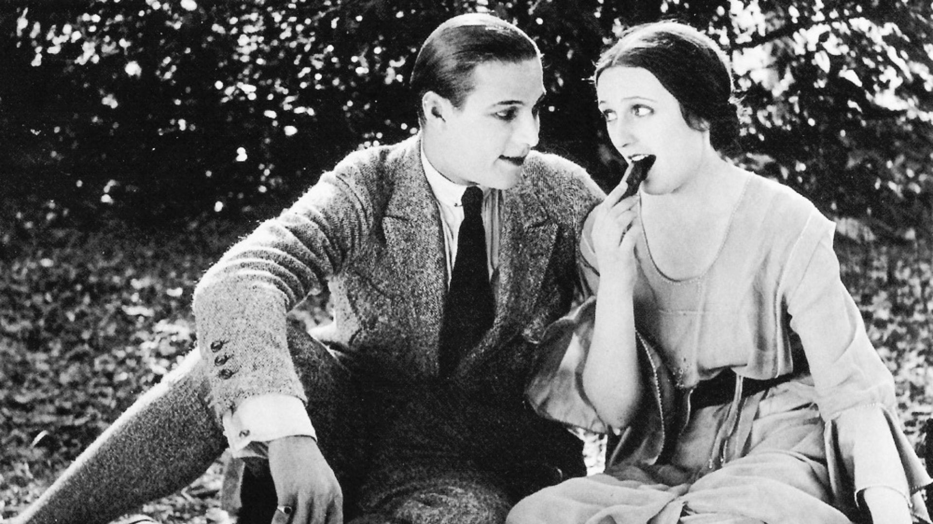 File:Rudolph Valentino and Carmel Myers.jpg