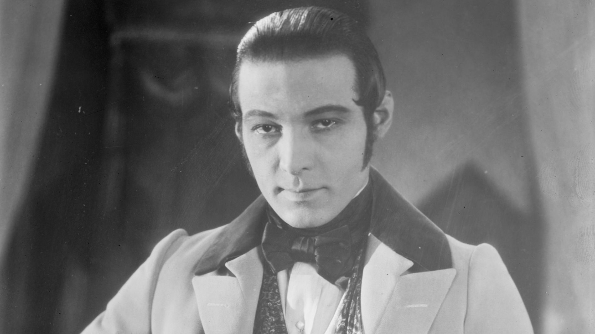 File:Valentino LCCN2014718942.jpg