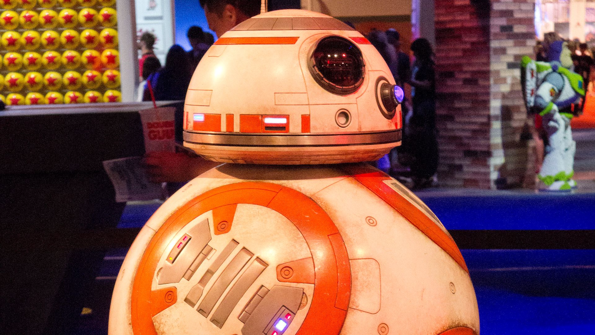 File:BB-8 (23662224479).jpg