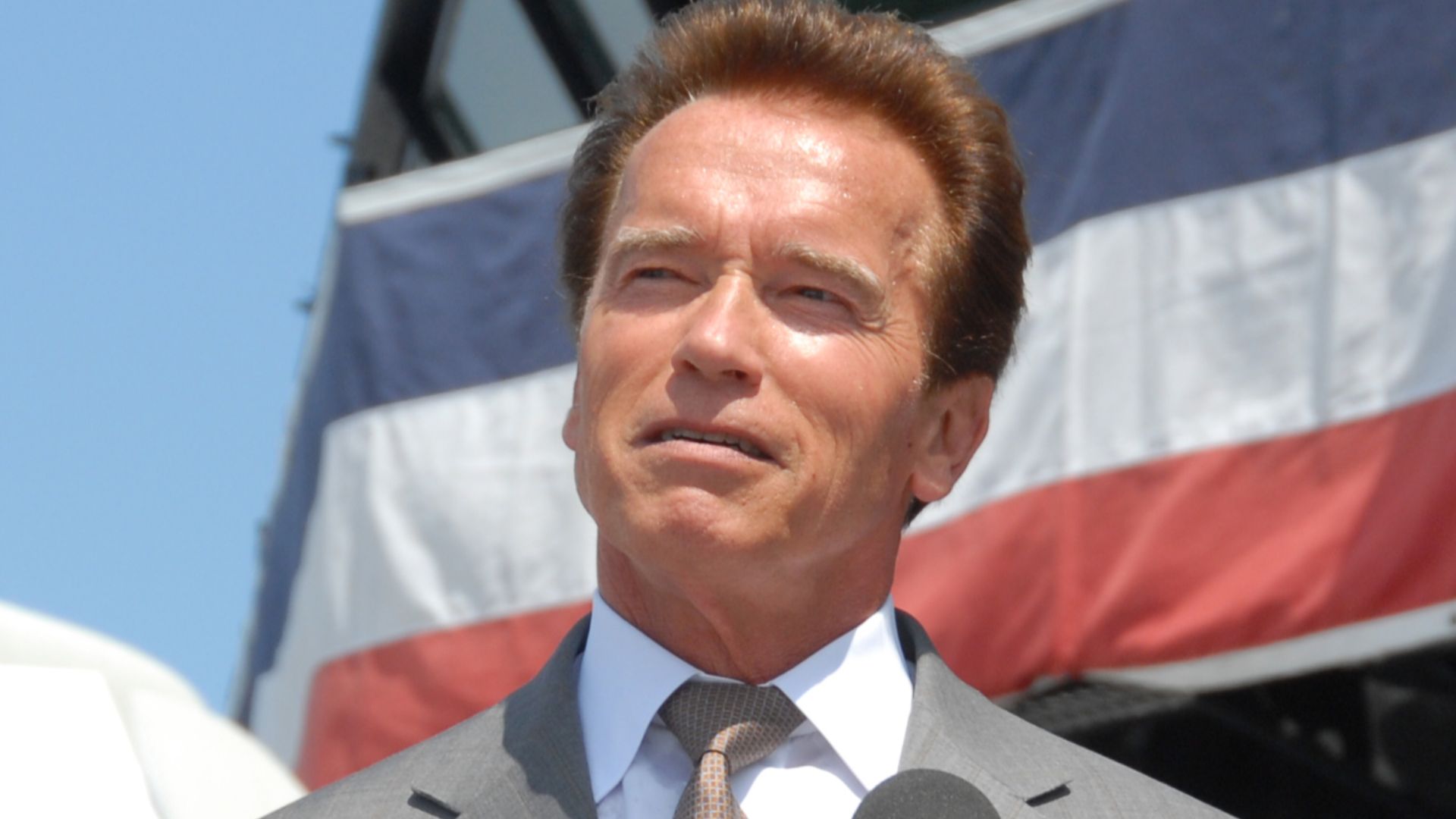 File:ArnoldSchwarzeneggerSDJun10.jpg