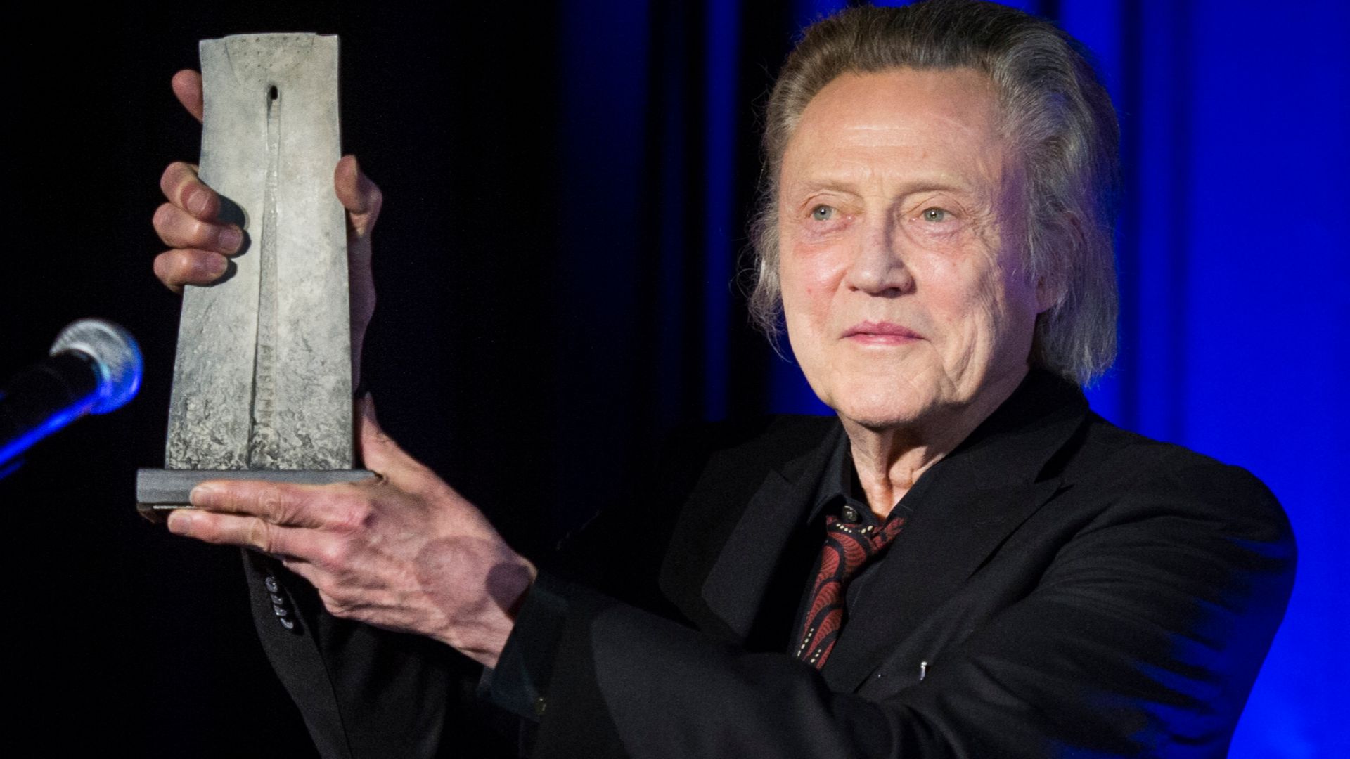 File:Christopher Walken receiving r7al 2018 Honorary Award.jpg