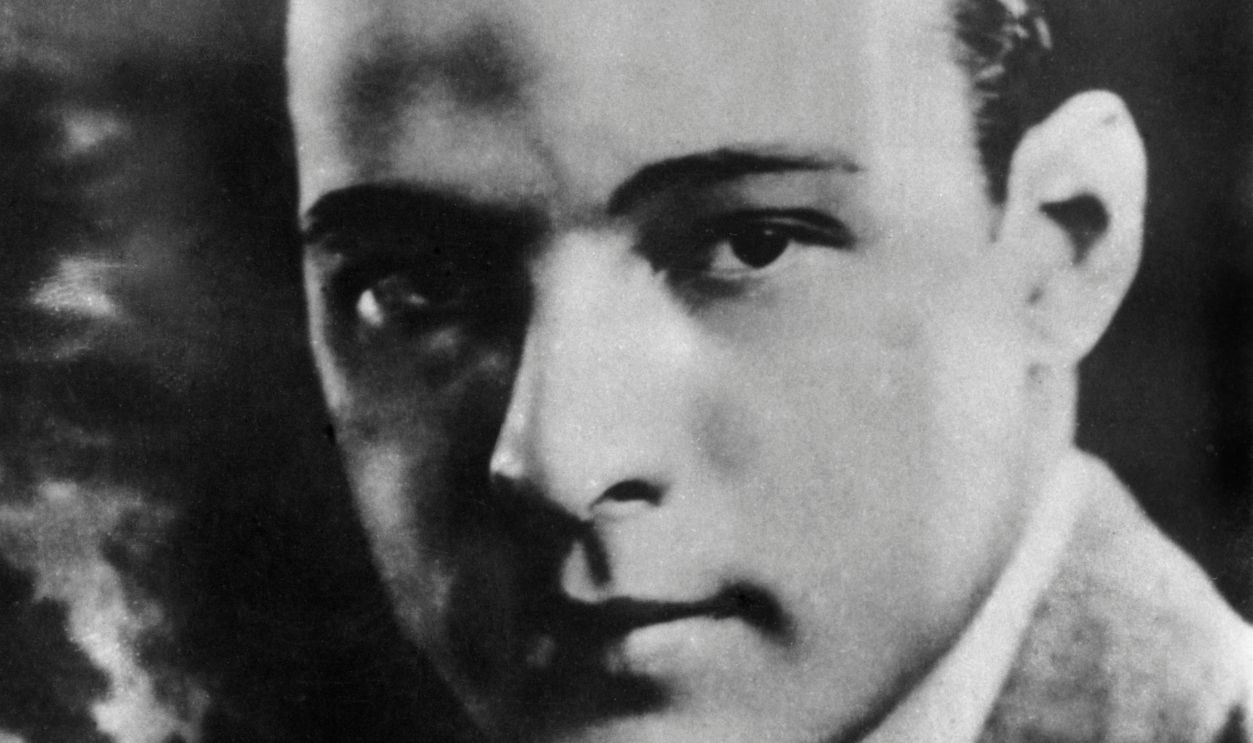 Gettyimages - 1360186877, Rudolph Valentino, Hollywood film star, 1920s Rudolph Valentino (1895-1926), Italian-born American film star, first appeared on stage as a dancer, before making his screen debut in 1919. His first starring role came in 1921 as Julio in The Four Horsemen of the Apocalypse. Valentino's performance in several other films established him as the leading 'screen lover' of the 1920's. He died suddenly in New York of peritonitus at the height of his fame.