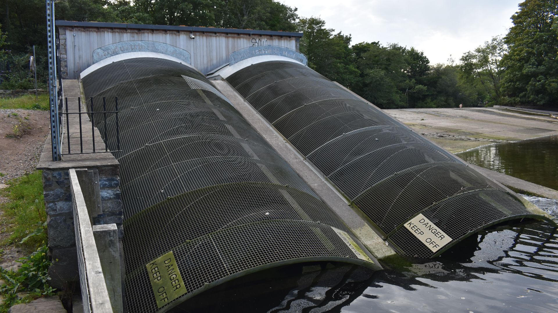 File:Totnes Weir Hydro Power Plant.jpg