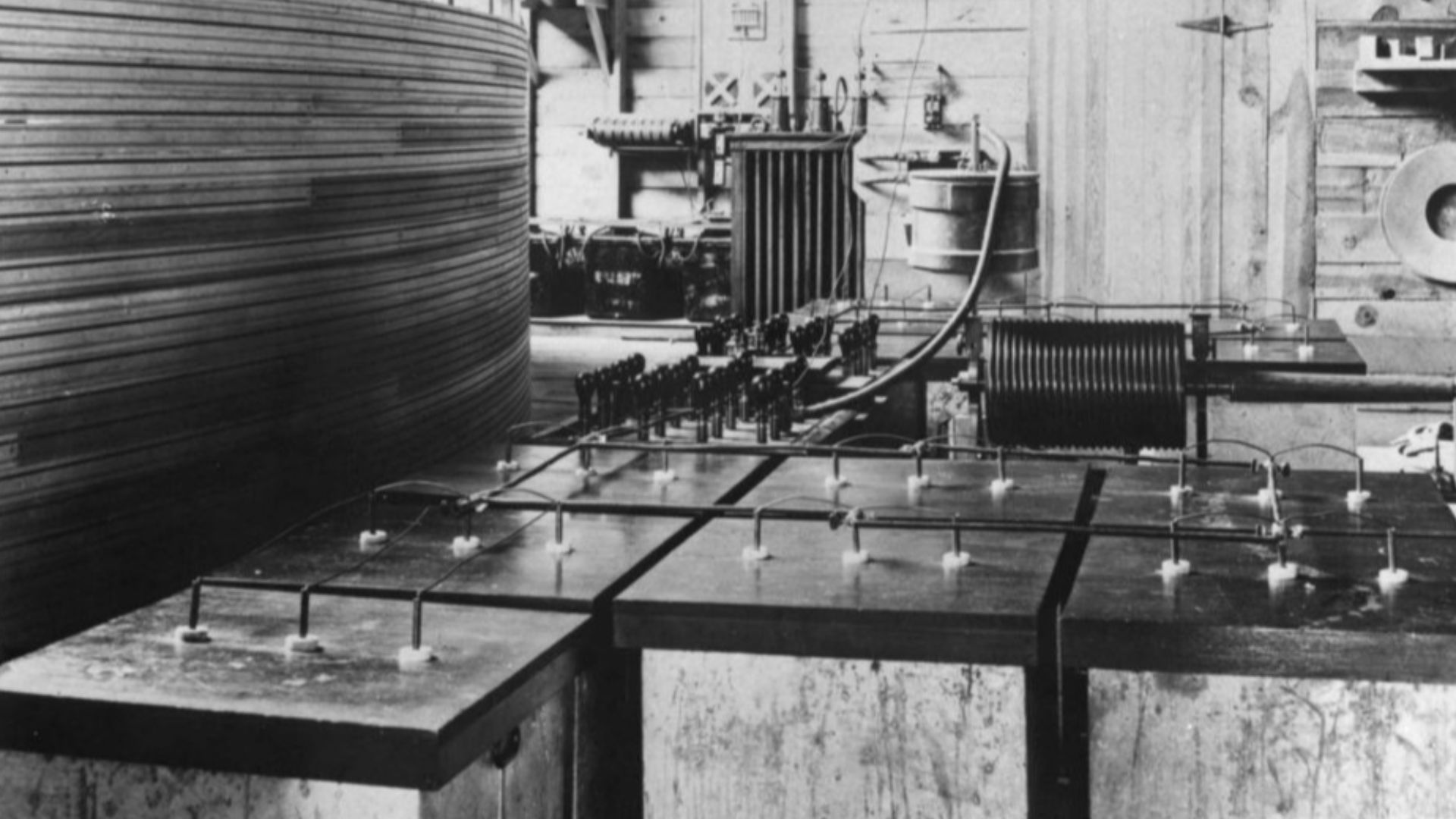 File:Tesla Colorado Springs lab-primary circuit of Magnifying Transmitter.jpg