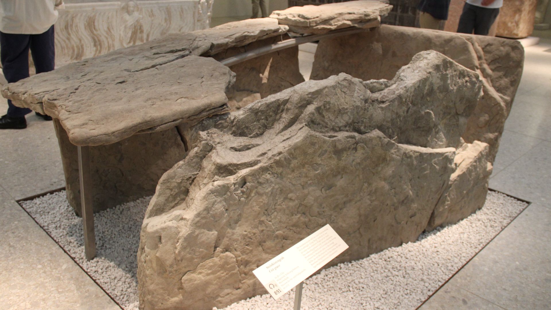 File:Ancient Egypt Cist Grave (28133960193).jpg