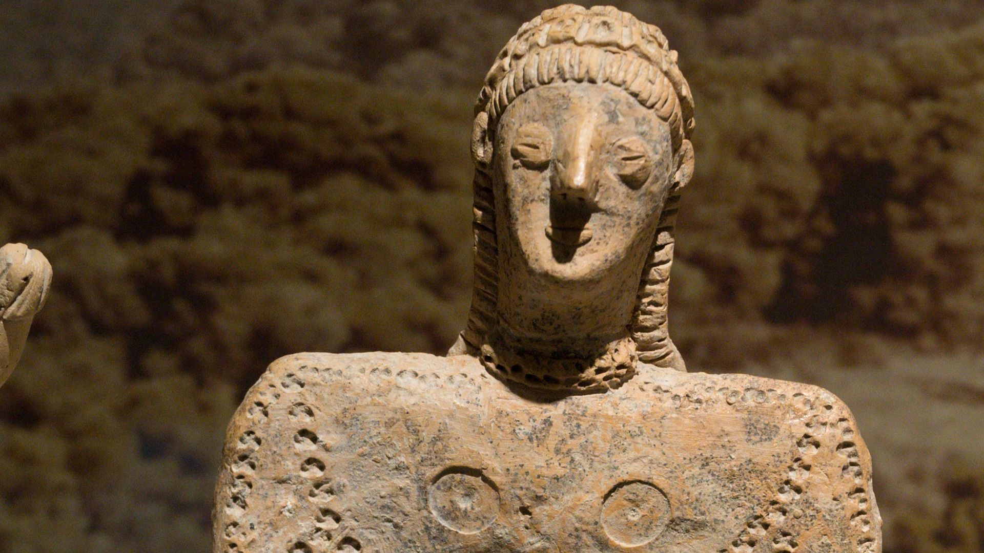 File:Small terracotta figurine, goddess, AM of Corinth, 202822.jpg