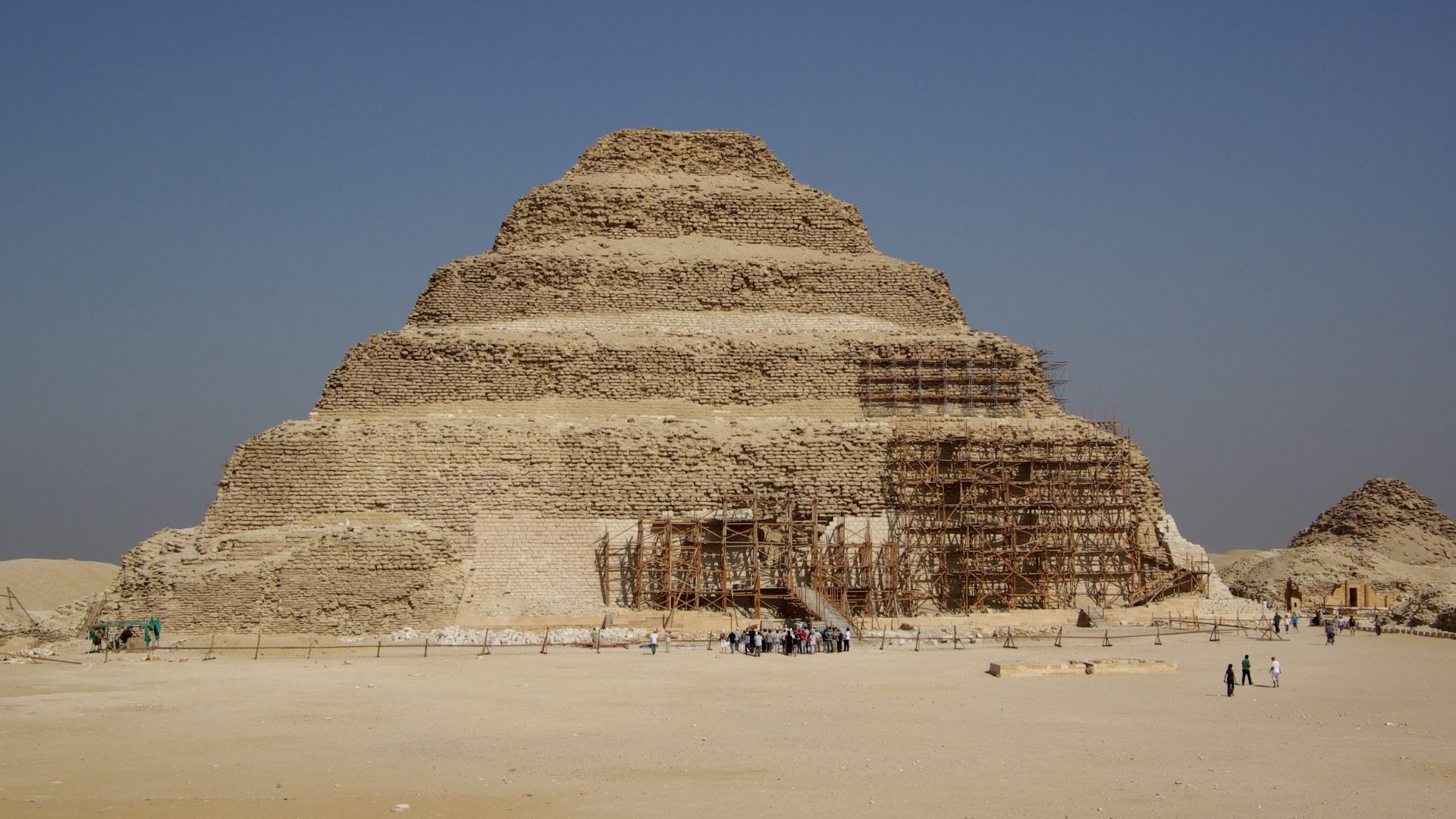 File:Saqqara BW 5.jpg