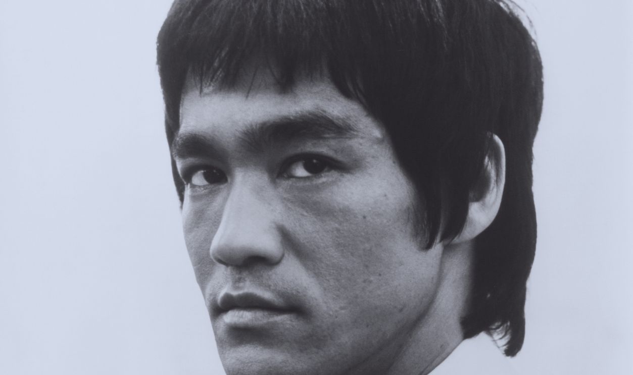 Gettyimages - 2156955223, Bruce Lee Bruce Lee in suit from the classic martial arts thriller 'Enter The Dragon', 1972.