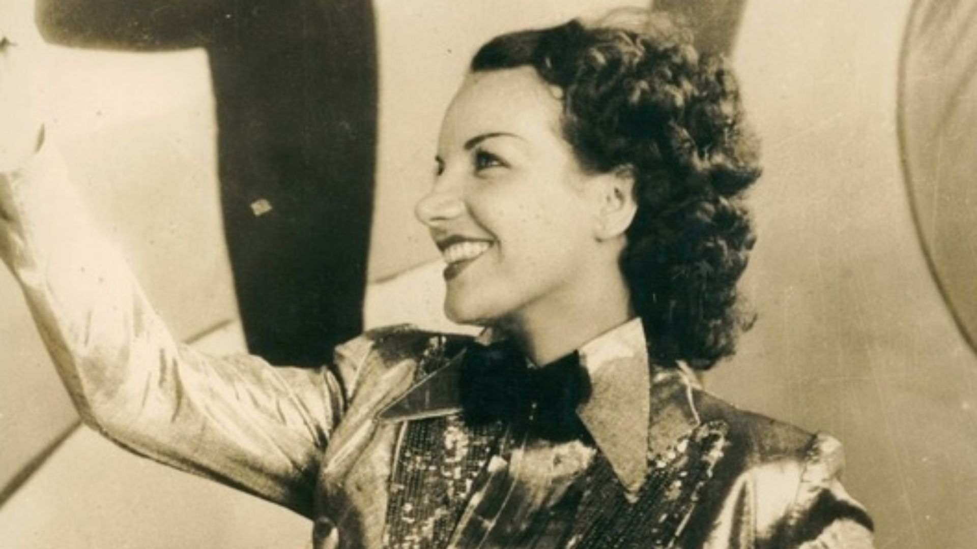 File:Carmen Miranda no filme Alô, Alô Carnava (1935).jpg