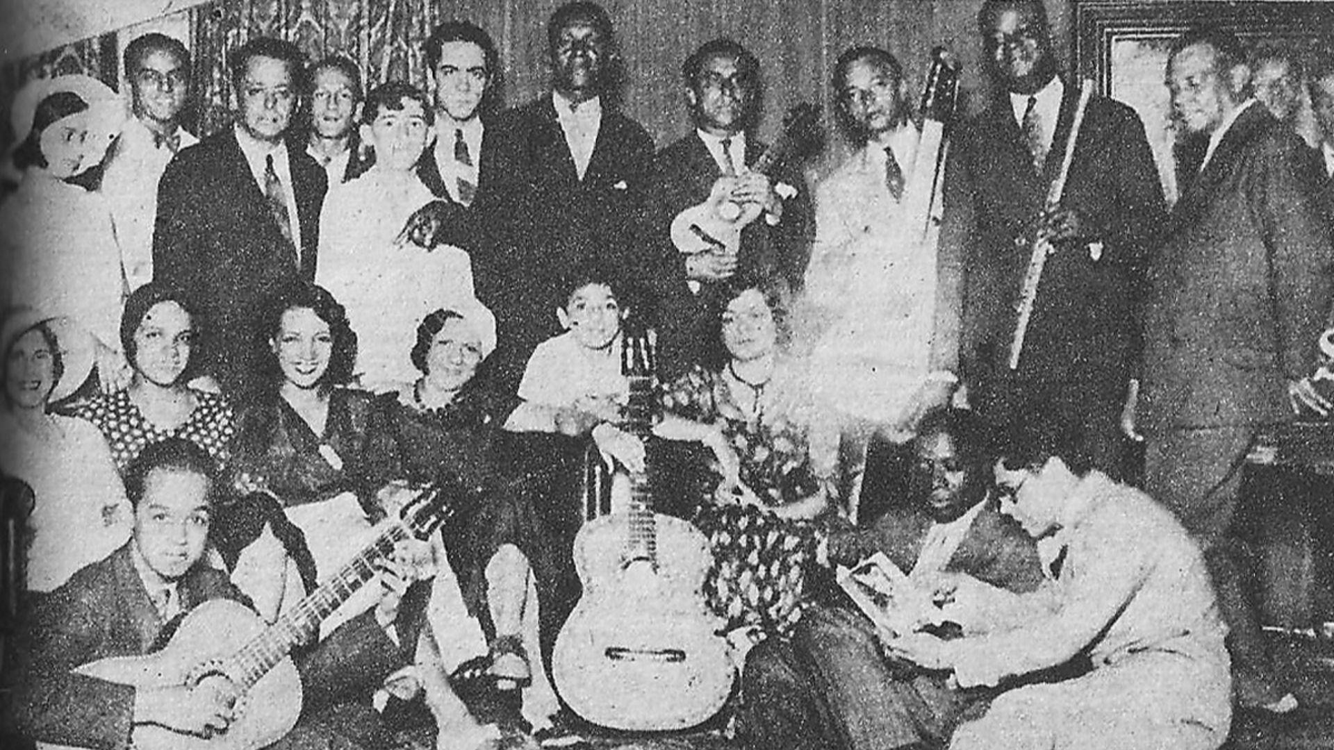 File:Carmen Miranda no estúdio da rádio Mayrink Veiga, 1932.jpg