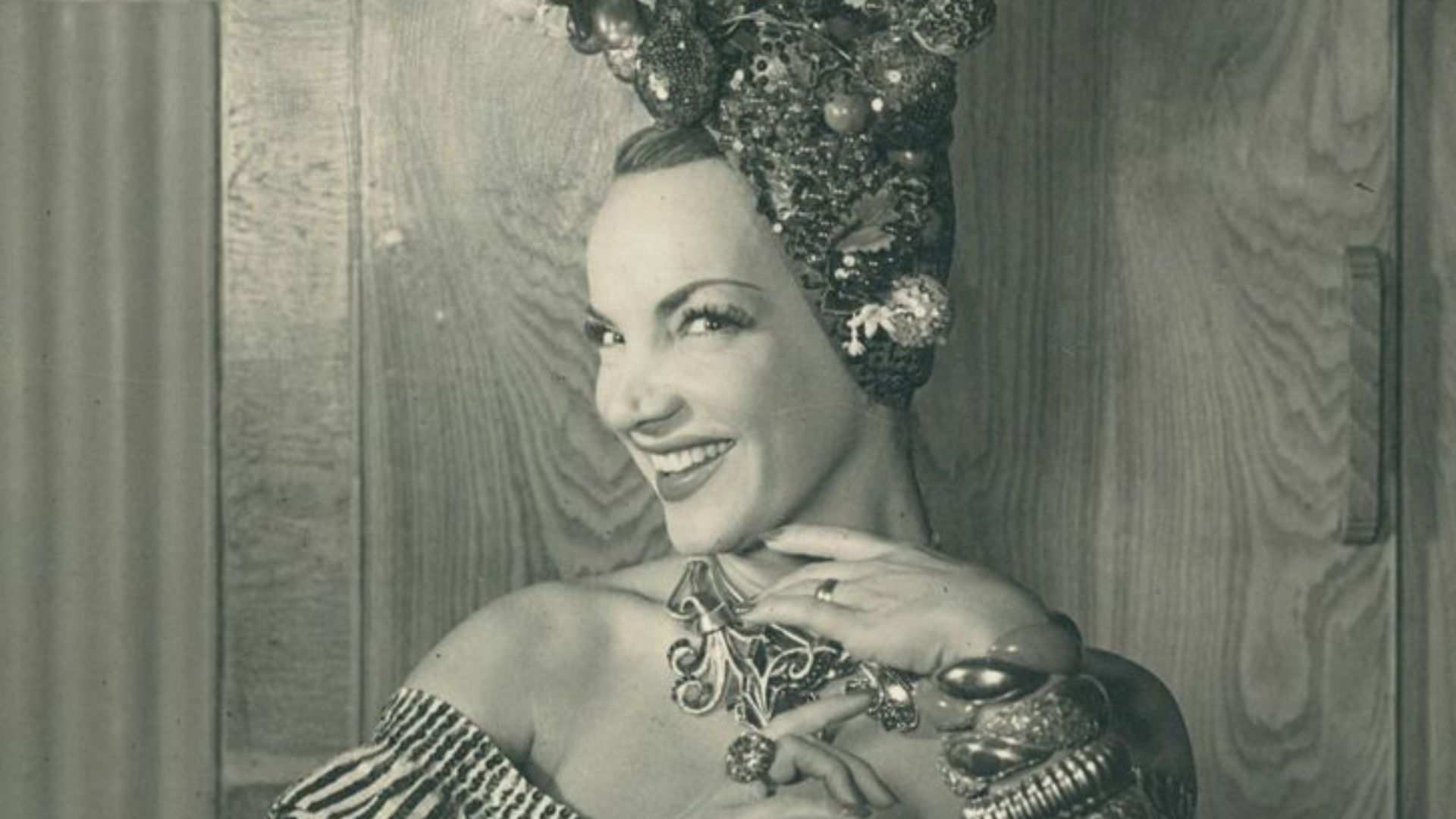 File:Foto de Carmen Miranda durante show no London Palladium (1948).jpg