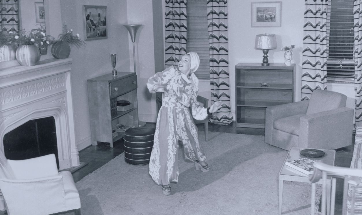 Gettyimages - 515998100, Carmen Miranda in Her Living Room