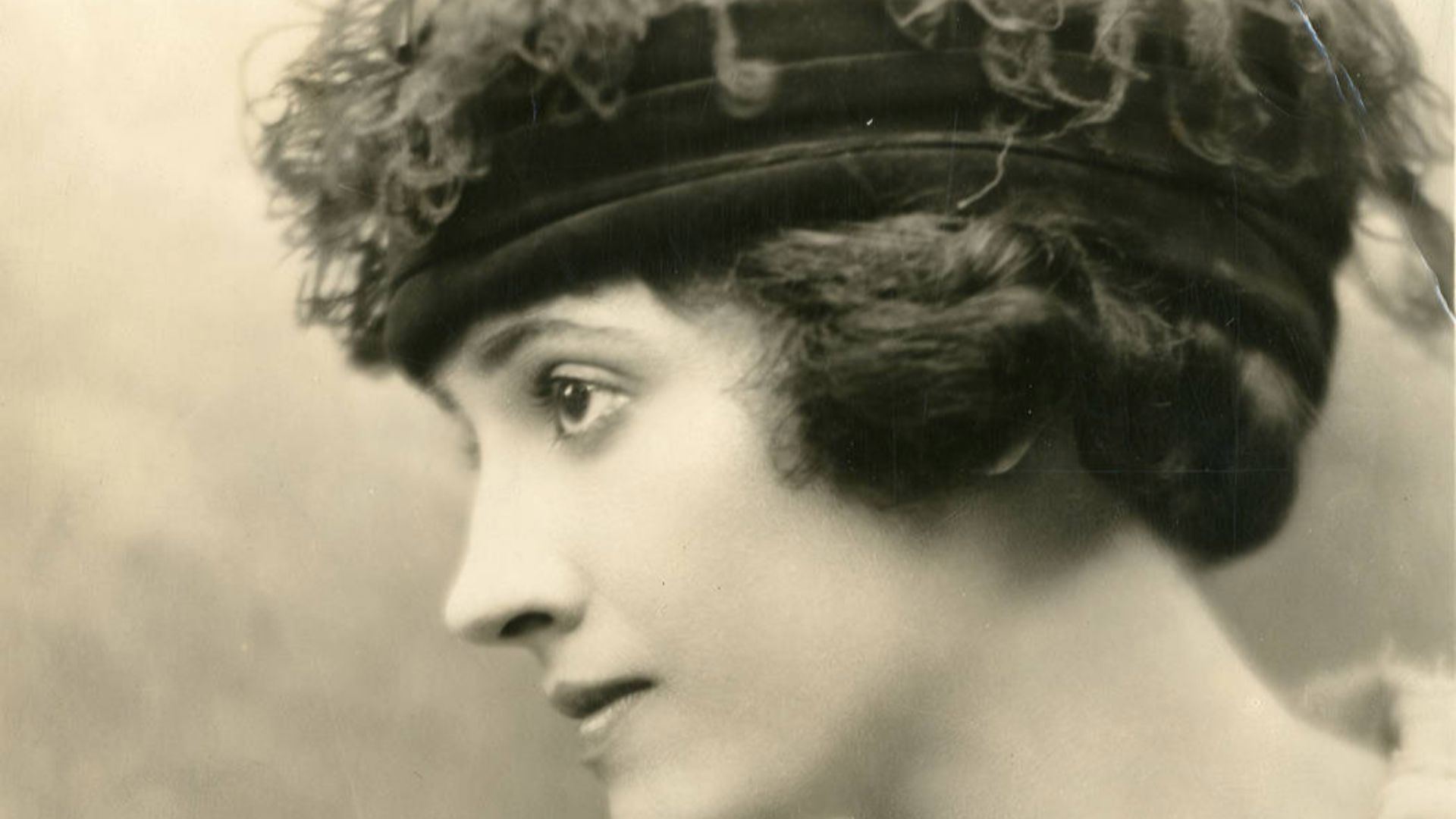 File:Helen Menken, stage actress (SAYRE 6561).jpg