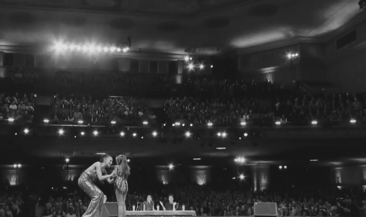 Angelica Hale: Future Star STUNS The Crowd OH. MY. GOD!!!