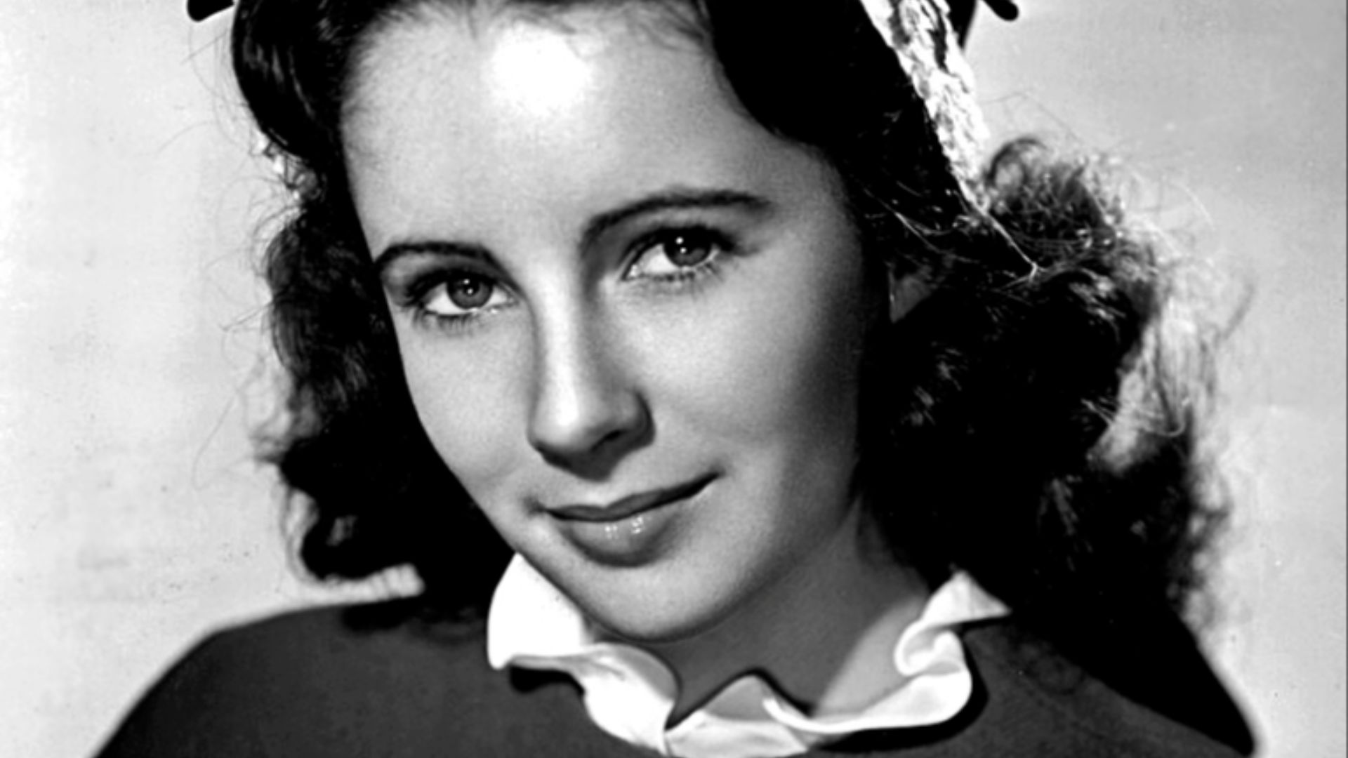 File:Elizabeth Taylor-1945.JPG