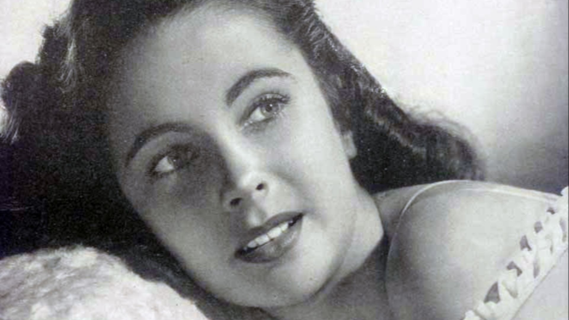 File:Elizabeth Taylor Argentinean Magazine AD.jpg