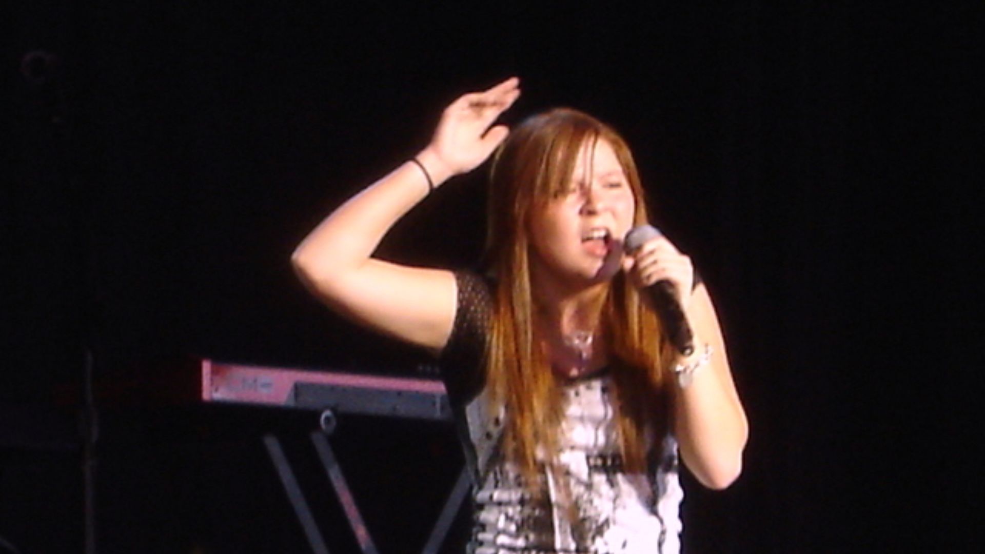 File:Bianca Ryan performing during the Nextfest Tour, 2007.jpg