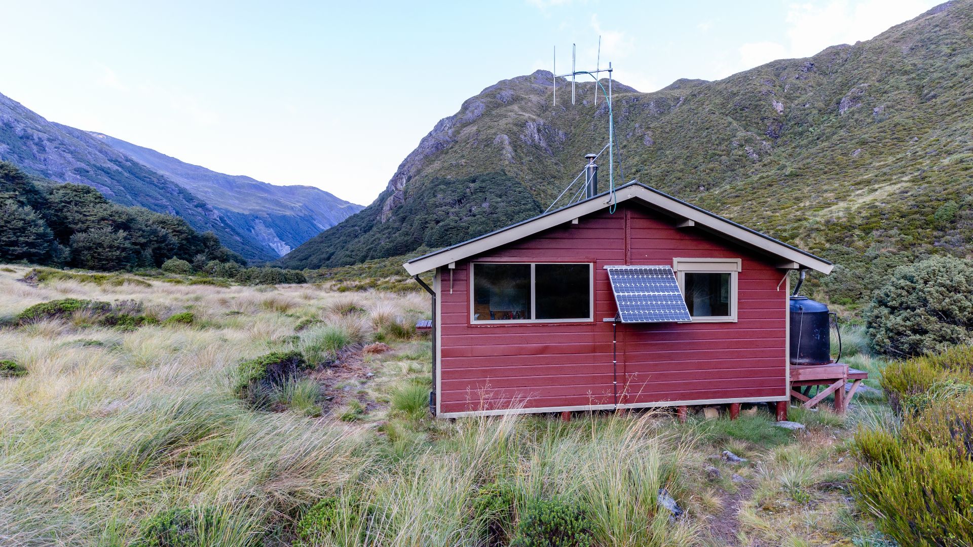 File:Edwards Hut, Arthur's Pass National Park, New Zealand 12.jpg