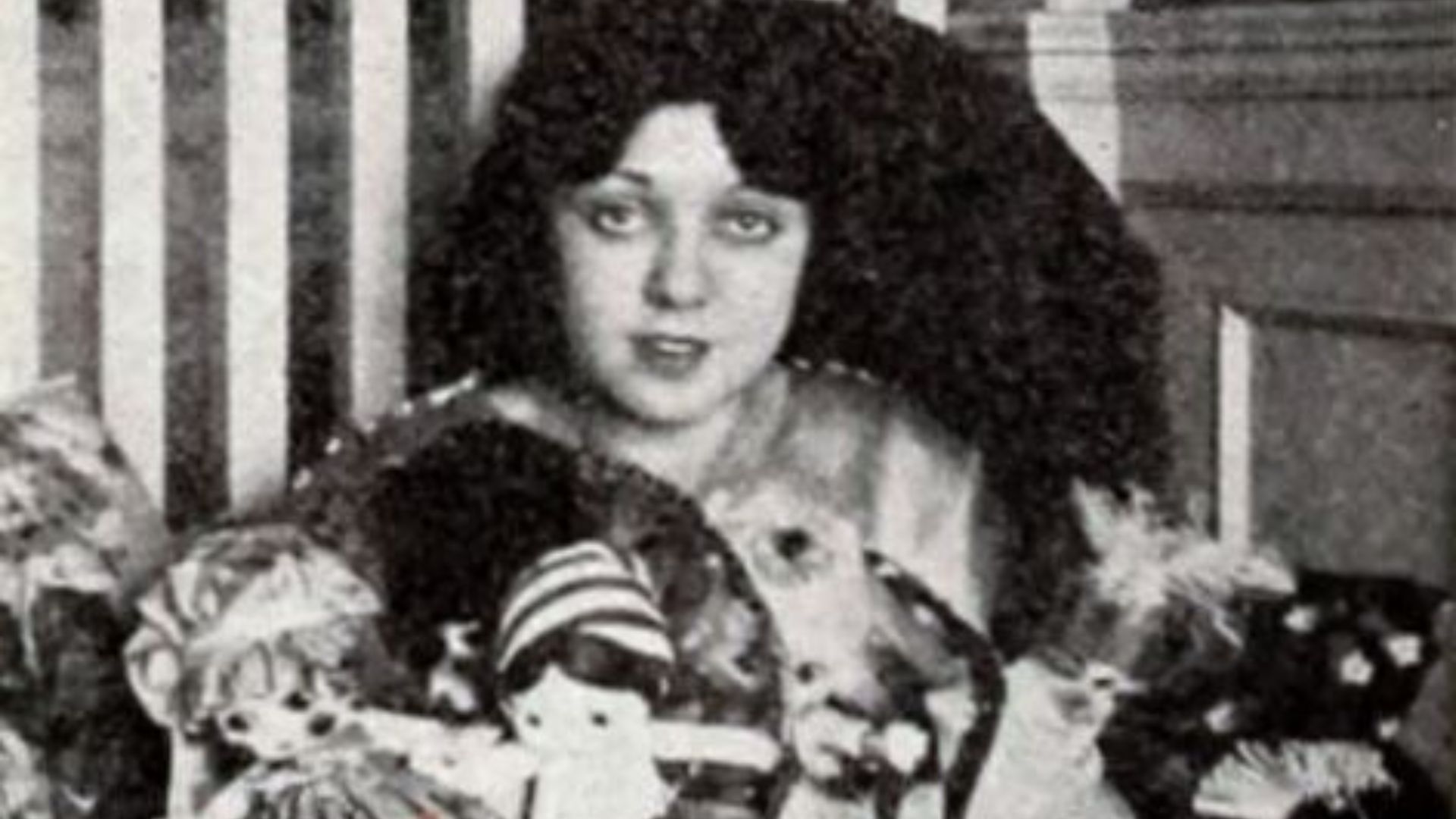 File:Lila Lee - Jun 1922 EH.jpg