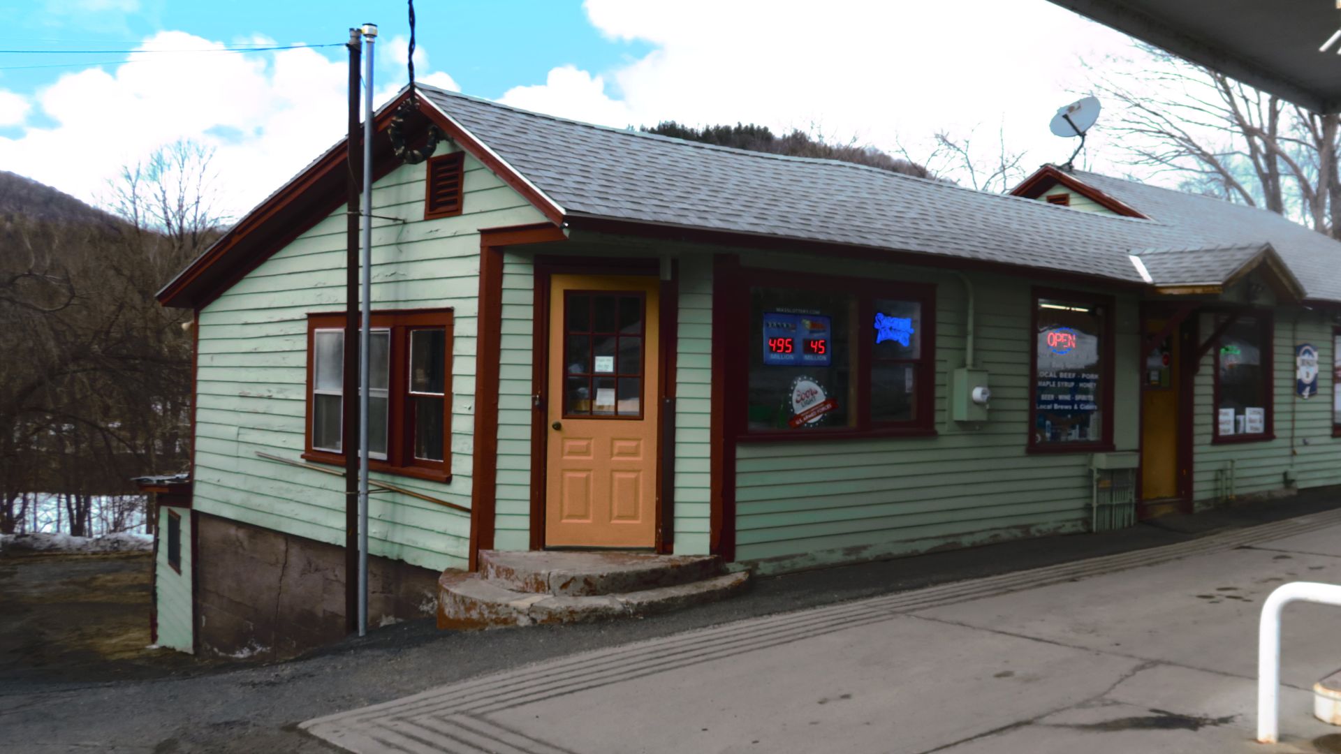 File:Catamount Country Store, Colrain MA.jpg