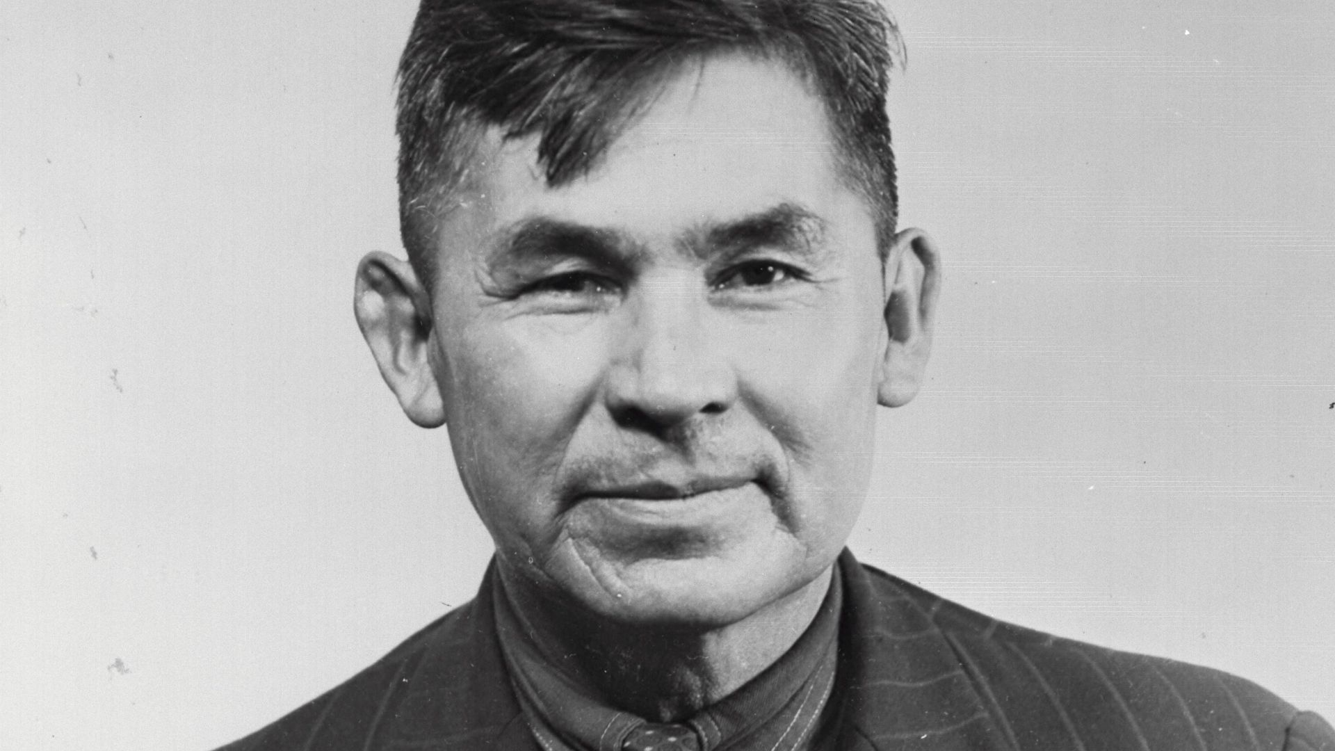 File:Francis Pegahmagabow 1945.jpeg