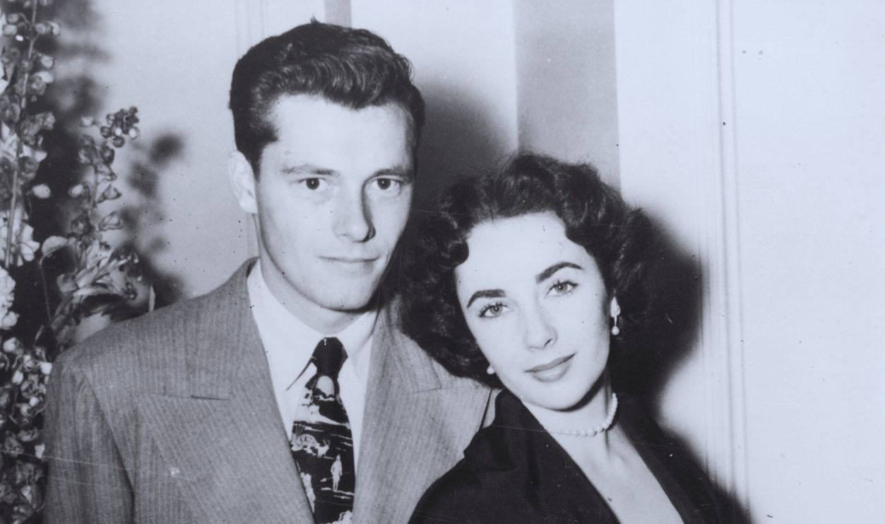 Gettyimages - 3364099, Mrs Nick Hilton 10th June 1950: Actress Elizabeth Taylor with her first husband Nick Hilton on their honeymoon in London.