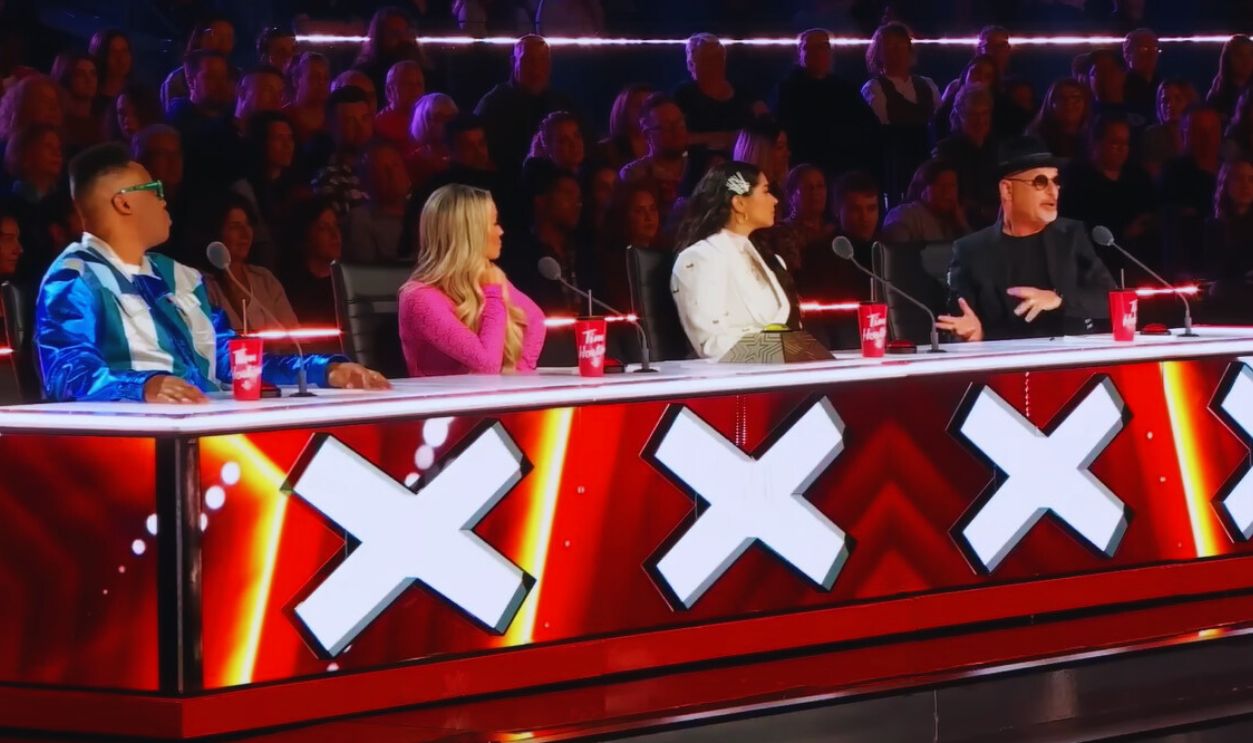 WHOA! When Judges Recognize Voices of FAMOUS Singers!