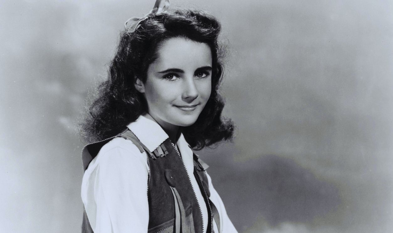 Gettyimages - 109029226, Elizabeth Taylor on the film set of 'NATIONAL VELVET' Directed by Clarence Brown