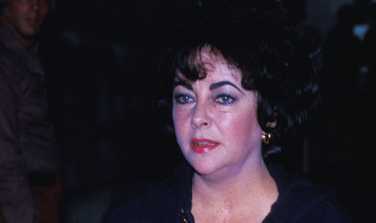 Gettyimages - 105587041, 3rd Annual Kennedy Center Honors, 1980 Elizabeth Taylor during 3rd Annual Kennedy Center Honors, 1980 at Kennedy Center in Washington, D.C., United States.