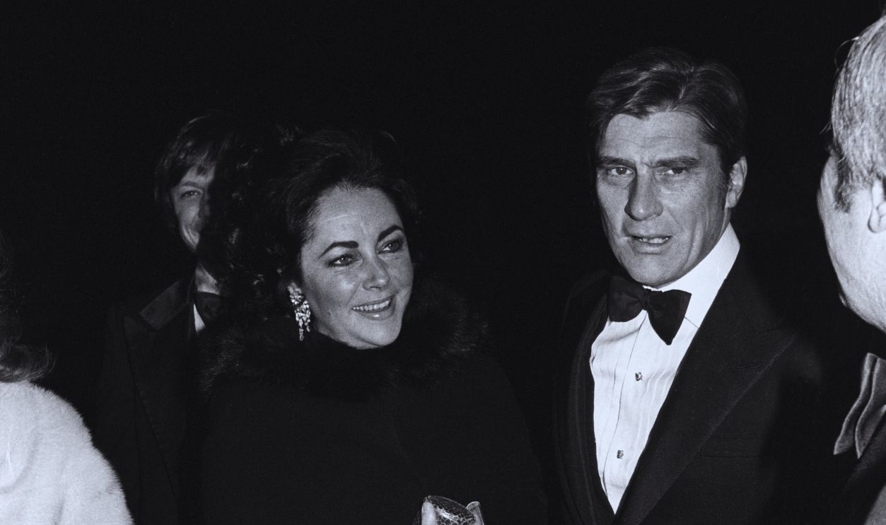 Gettyimages - 1460904513, Heart Foundation Ball, Richmond Actress Elizabeth Taylor with husband, Senator John Warner at the 'Hearts of God' Ball in Richmond, Virginia