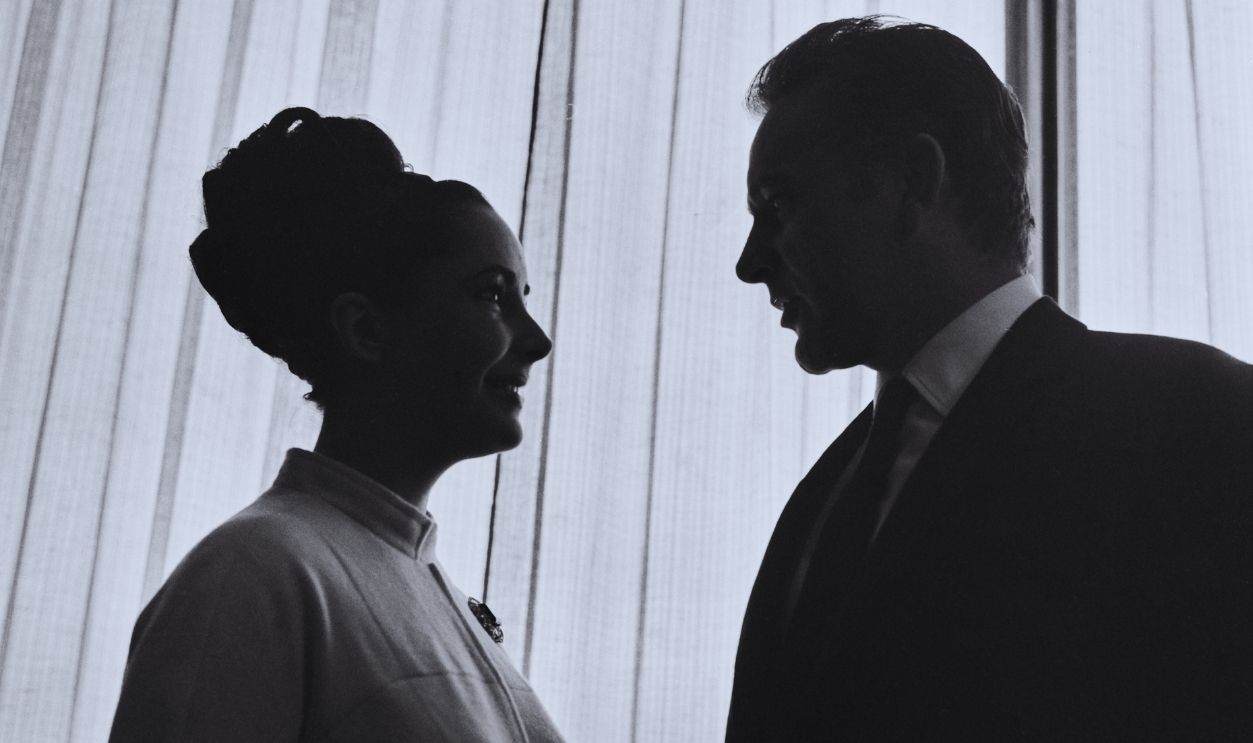 Gettyimages - 1405428454, On The Set Of 'The V.I.P.s' British-American actress Elizabeth Taylor (1932-2011) and British actor Richard Burton (1925-1984) on the set of 'The VIPs,' at MGM British Studios in Borehamwood, Hertfordshire, England, 20th December 1962. Taylor and Burton play Frances and Paul Andros in the film written by Terence Rattigan and directed by Anthony Asquith.