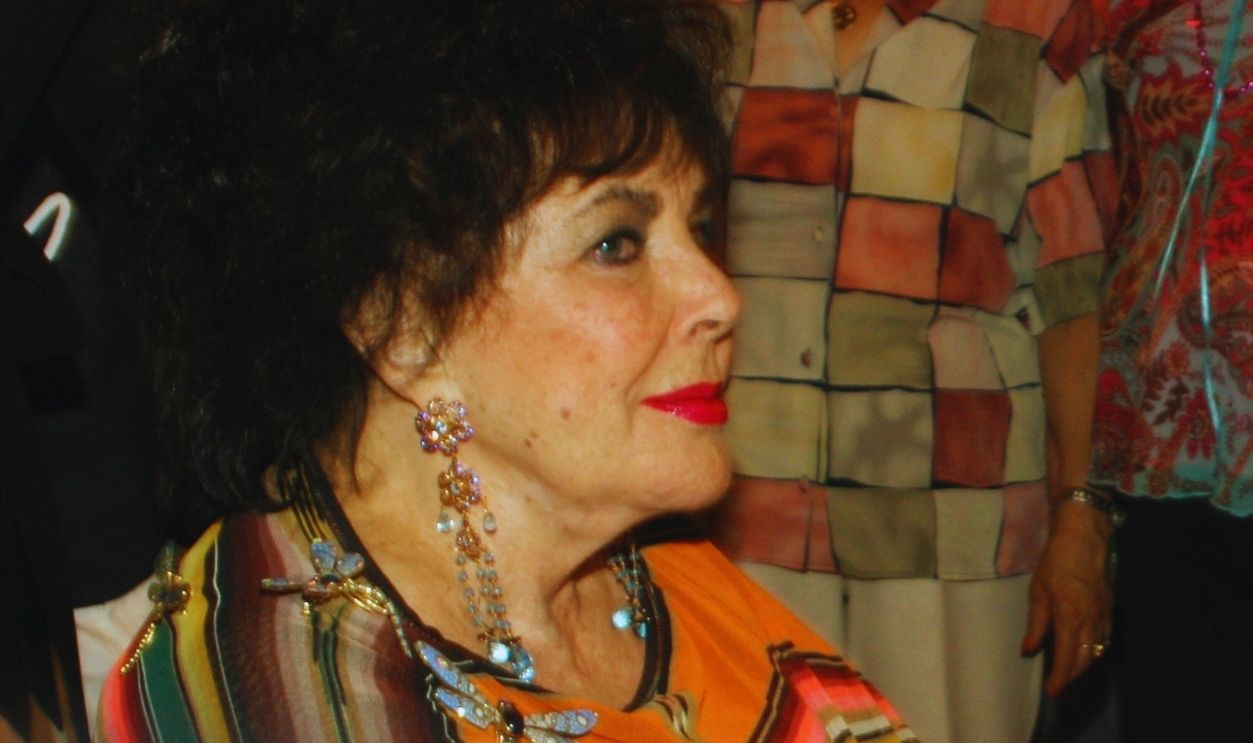 Gettyimages - 115334755, Wynn Hotel Grand Opening - April 28, 2005 Elizabeth Taylor during Wynn Hotel Grand Opening - April 28, 2005 at Wynn Hotel in Las Vegas, Nevada, United States.