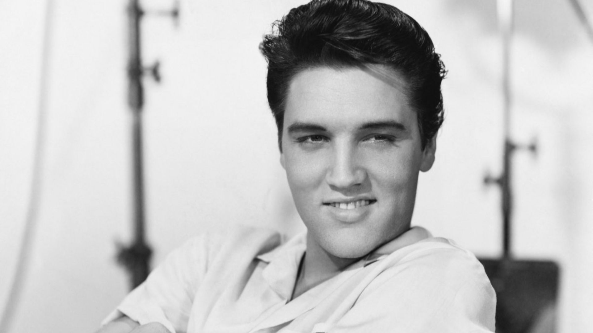 File:Elvis Presley in 1958.jpg