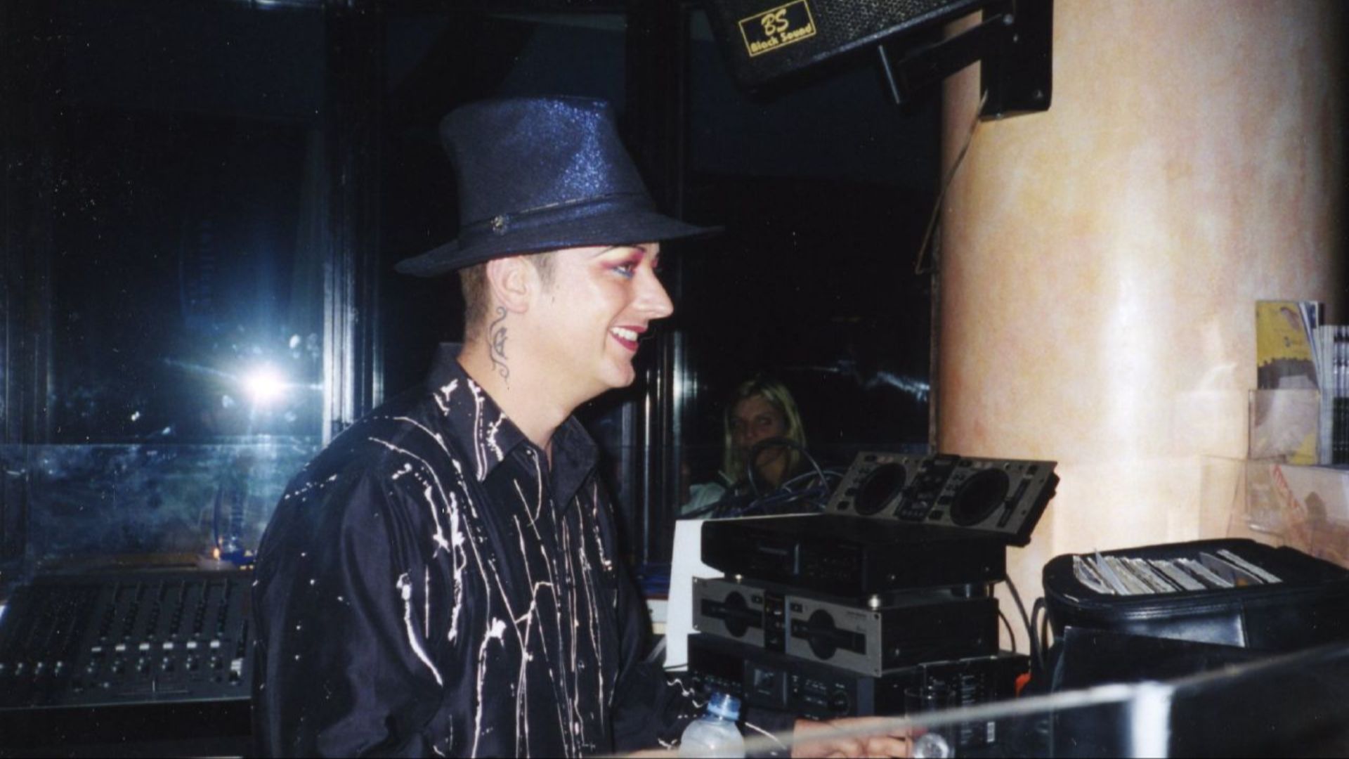 File:Boy George in profile.jpg