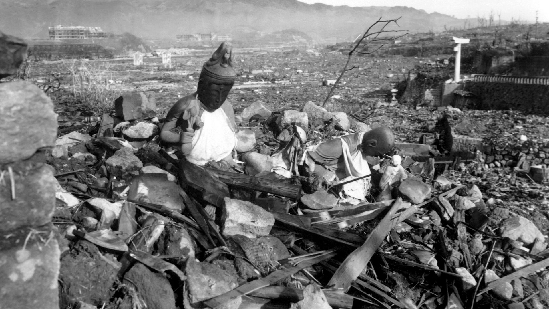File:Nagasaki temple destroyed.jpg