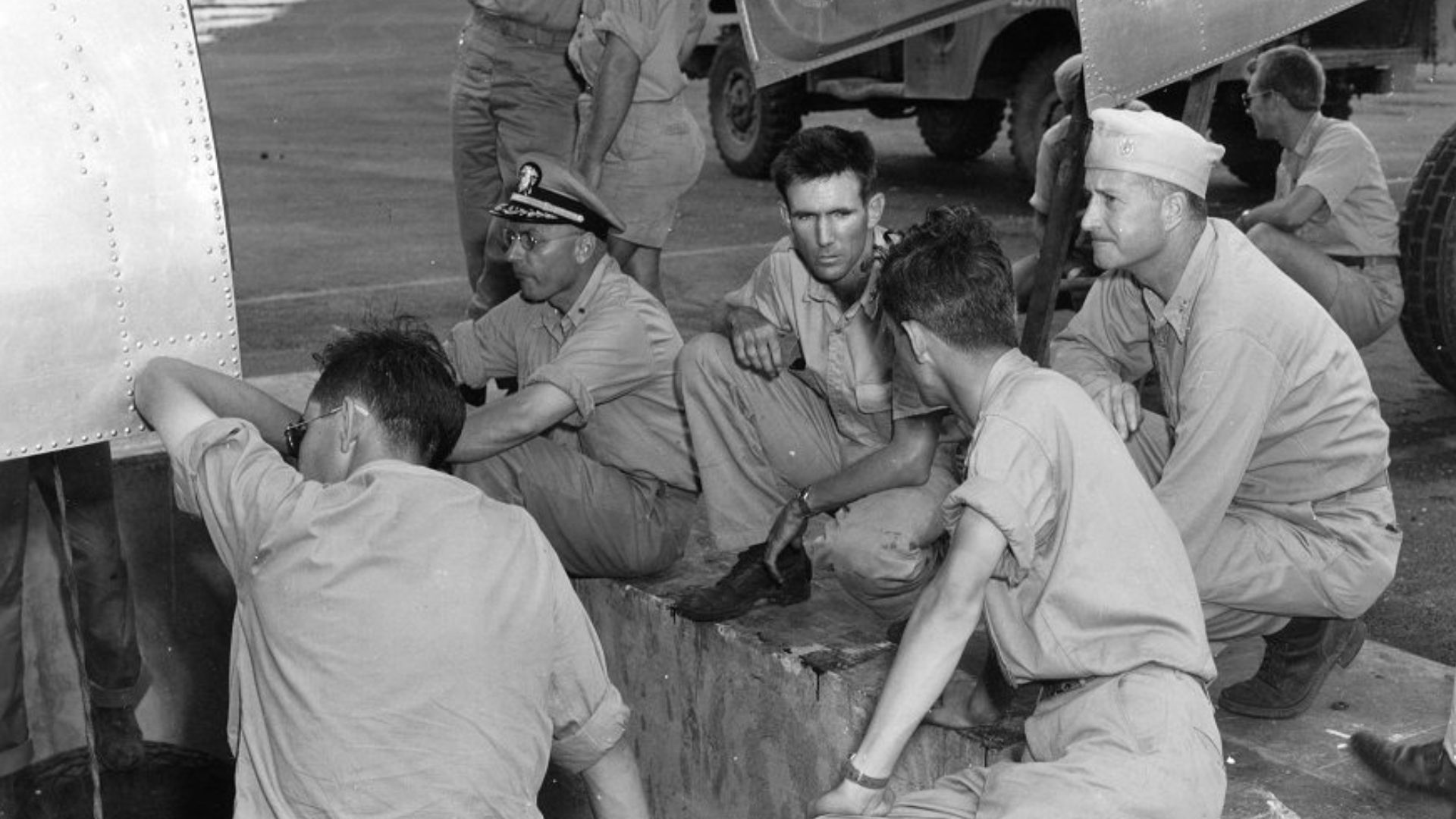 File:Deak Parsons supervises loading of Little Boy into Enola Gay.jpg