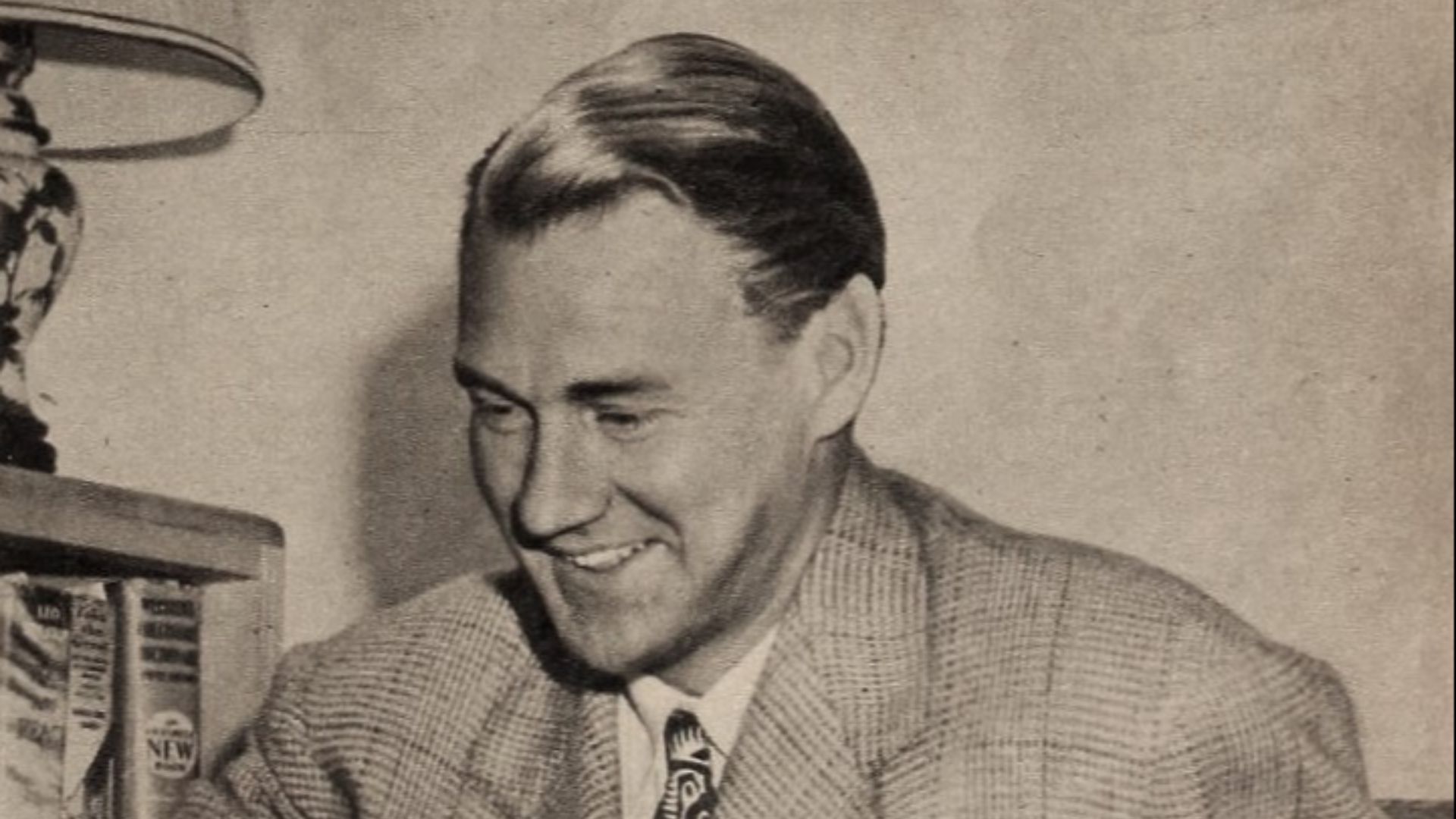 File:Sonny Tufts reading, 1943.jpg